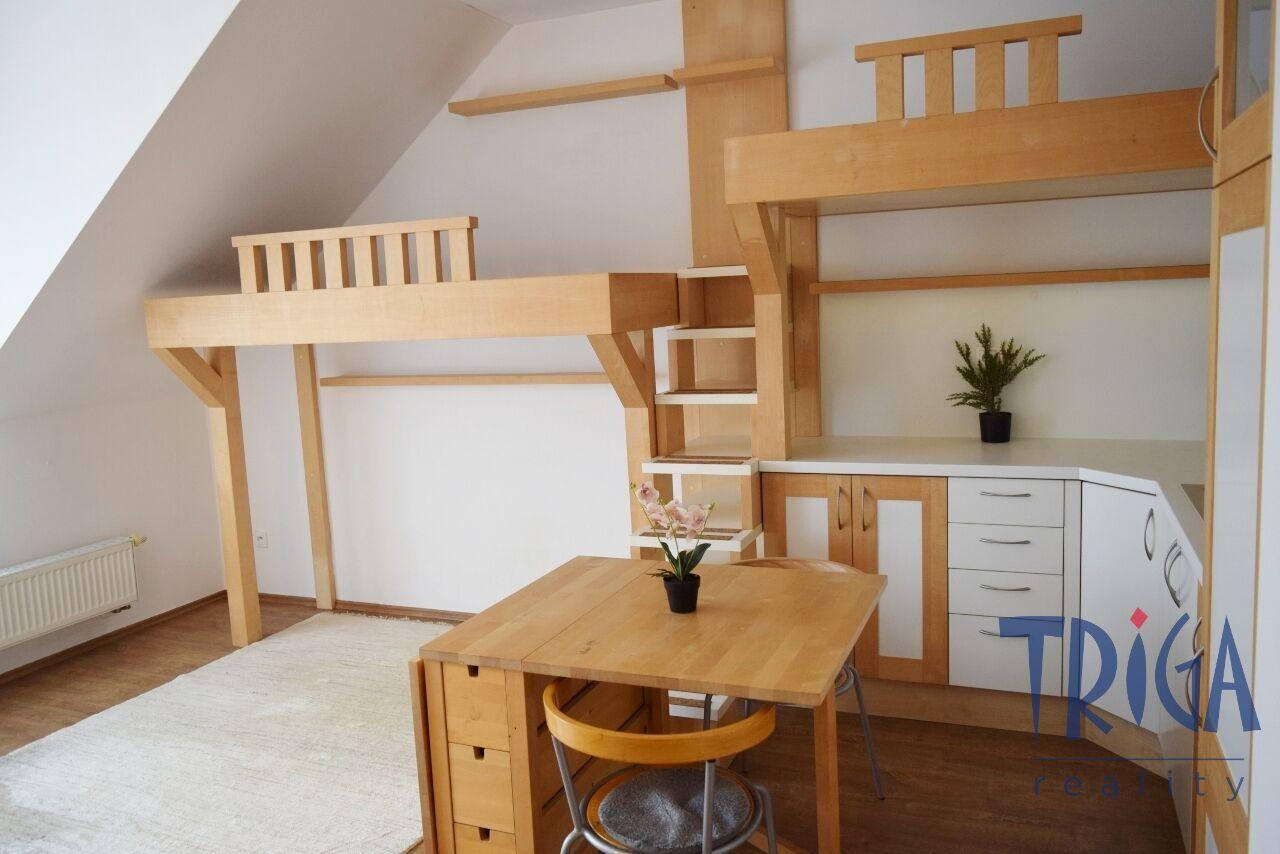 Praha - Prodej bytu 1+kk ve výborném stavu s balkónem