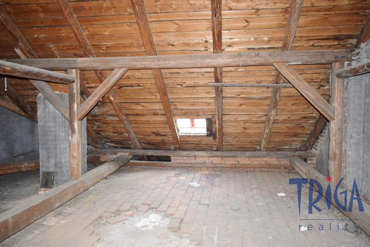 Dvůr Králové n. L. - Půdní prostor určený k vestavbě podkrovního bytu