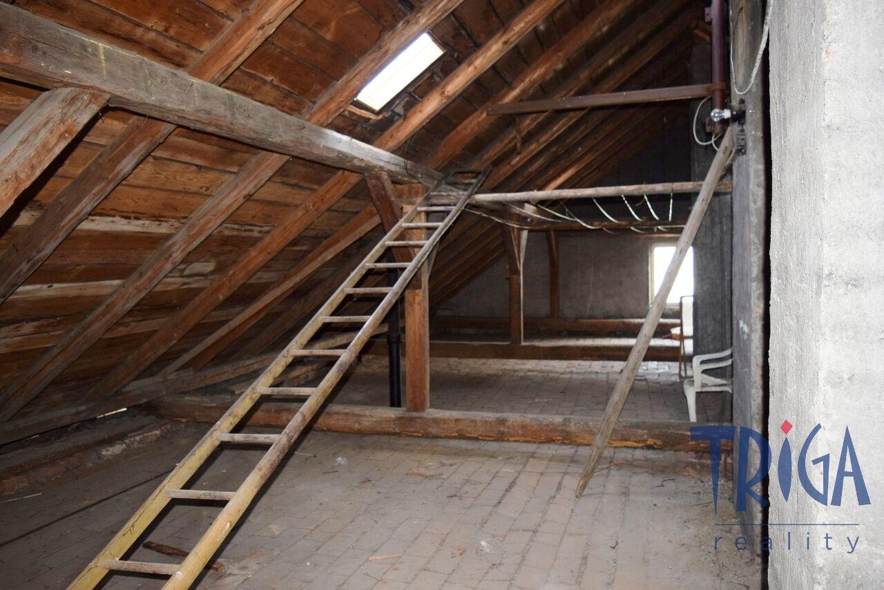 Dvůr Králové n. L. - Půdní prostor určený k vestavbě podkrovního bytu