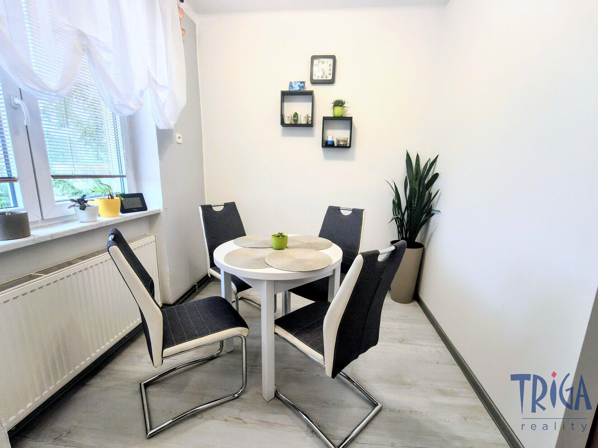 Králova Lhota - Prodej bytu 3+1 s garáží, zastřešeným stáním na auto a zahrádkou