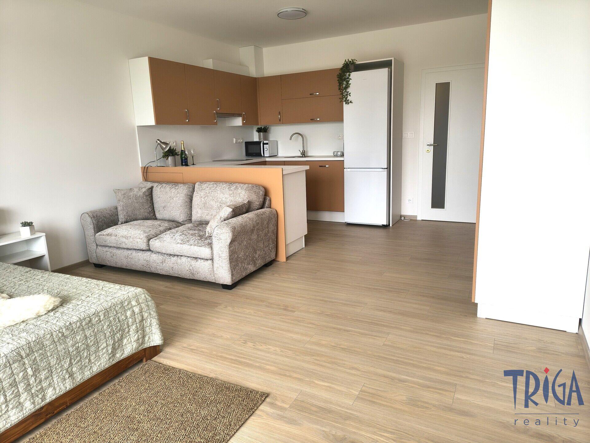 Jaroměř - Pronájem bytu 1+kk s balkonem a parkovacím stáním