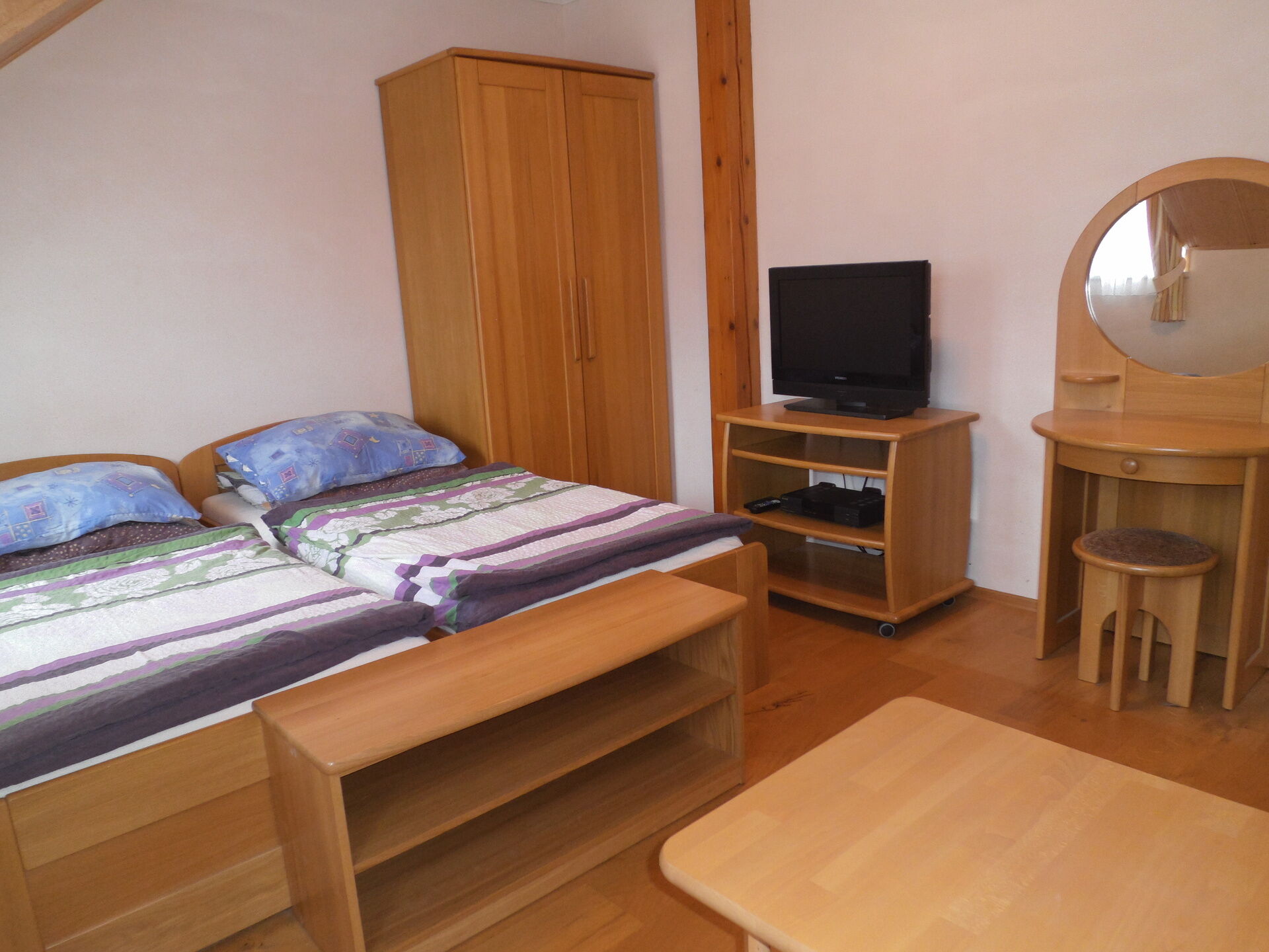 Pronájem bytu 1+kk (23m²), Karlovy Vary