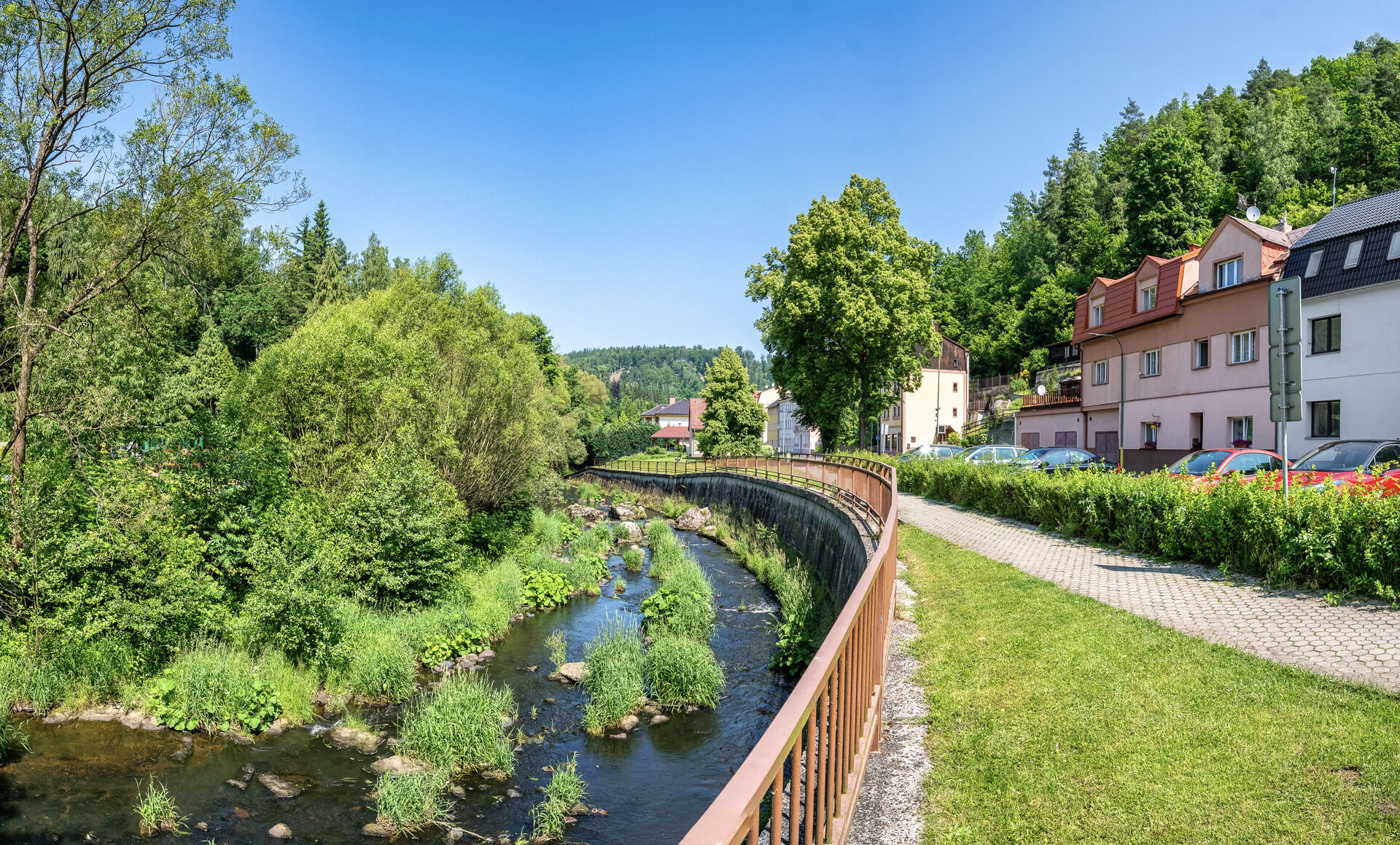 Prodej polyfunkčního domu o ploše 750 m2 a pozemkem 1400m2, Karlovy Vary- Březová