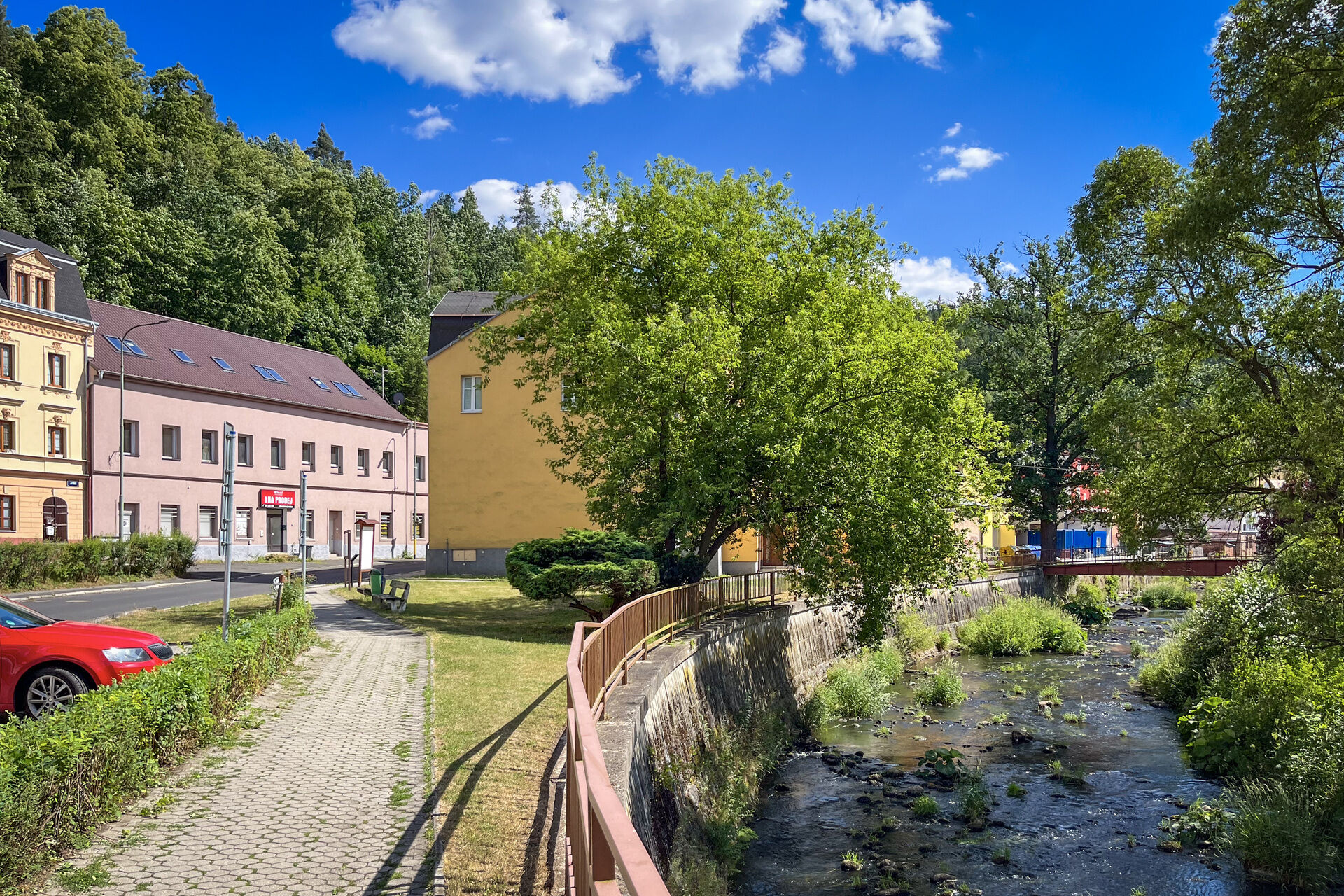 Prodej polyfunkčního domu o ploše 750 m2 a pozemkem 1400m2, Karlovy Vary- Březová