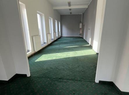 Pronájem - obchodní prostor