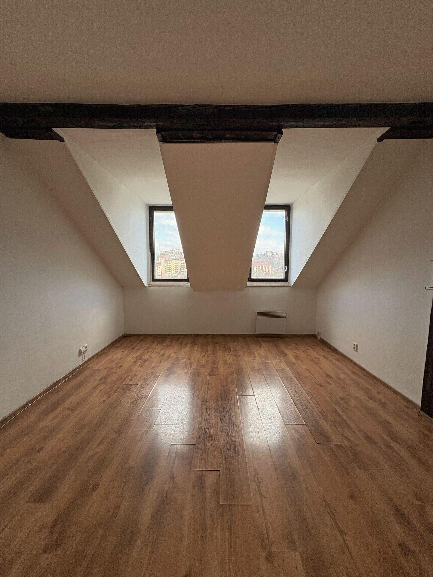Pronájem bytu 1+1 39 m² náměstí Republiky, Karlovy Vary