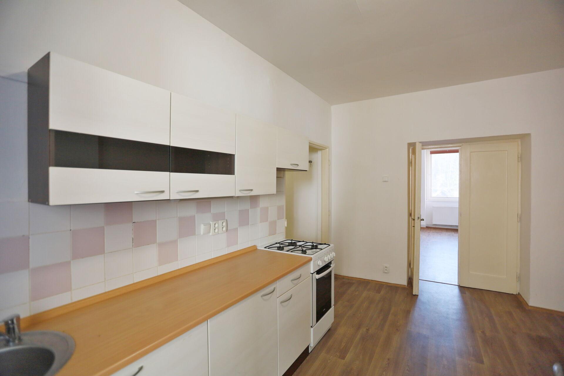 Prodej polyfunkčního domu o ploše 750 m2, pozemek 1400 m2, Karlovy Vary - Březová