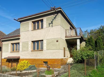 z ulice | Prodej - dům/vila, 180 m²