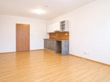 pokoj pohled na kuchyn | Pronájem bytu, 1+kk, 26 m²