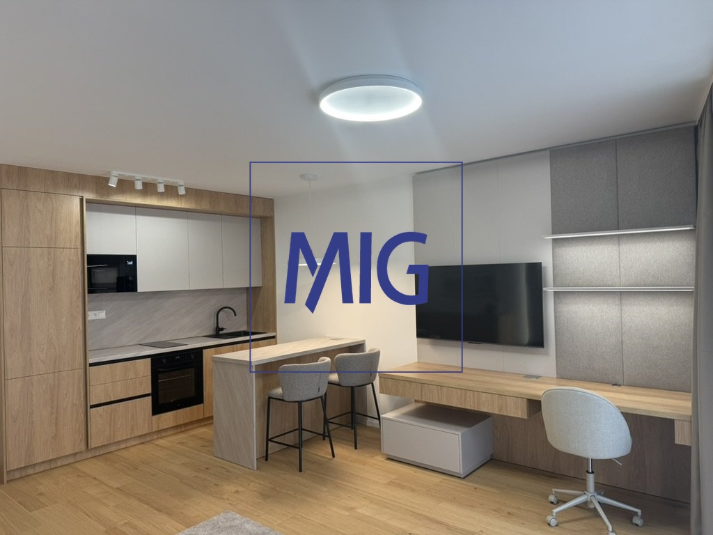 1B2FB760-4AEE-402A-B02A-4DBB6FDBF9B4_1_105_c