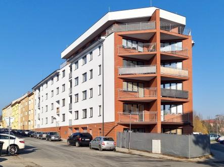 ext-zepředu | Prodej bytu, 3+kk, 68 m²