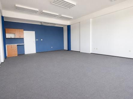 místnost 2 | Pronájem - kanceláře, 57 m²