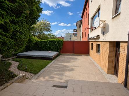 x8 | Prodej - dům/vila, 294 m²