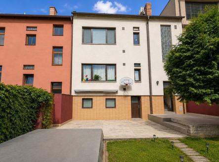 x4 | Prodej - dům/vila, 294 m²