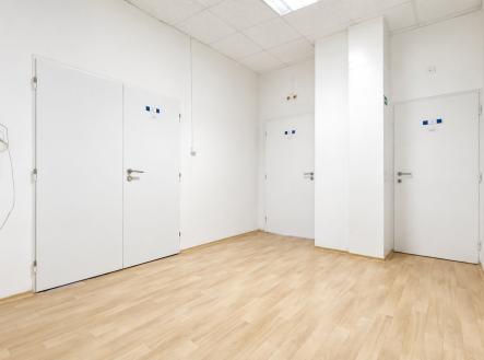 x3 | Pronájem - kanceláře, 137 m²