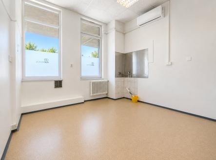x4 | Pronájem - kanceláře, 137 m²