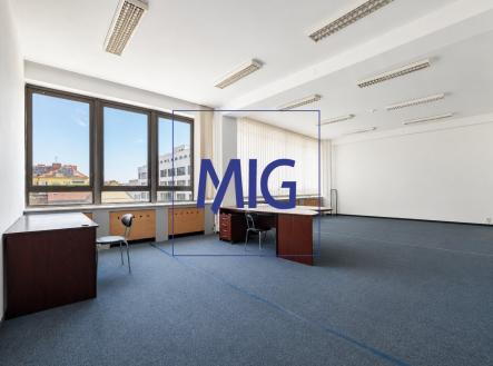 x3 | Pronájem - kanceláře, 364 m²