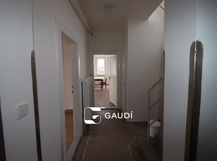 průhled přízemím do obýváku | Pronájem - dům/vila, 130 m²