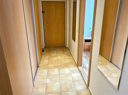 hala-chodba s kachličková podlaha | Prodej bytu, 2+1, 61 m²