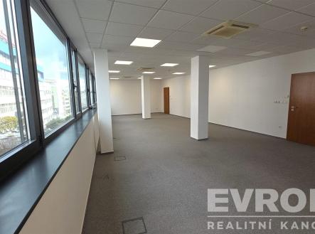 . | Pronájem - kanceláře, 90 m²