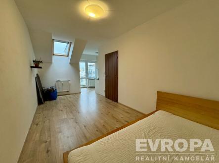 . | Pronájem bytu, 1+kk, 33 m²