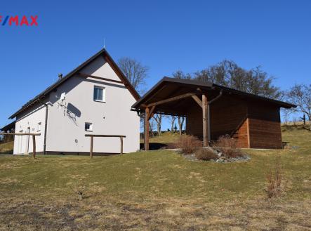 Boční pohled s chatkou | Prodej - dům/vila, 128 m²