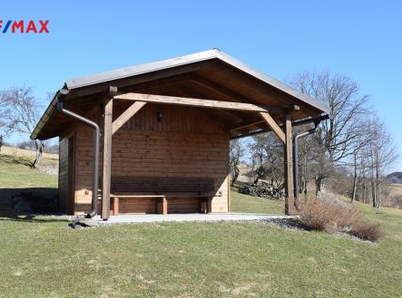 Posezení před chatkou | Prodej - dům/vila, 128 m²