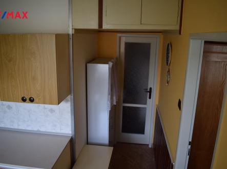 Vstup do kuchyně z chodby | Prodej bytu, 2+1, 48 m²