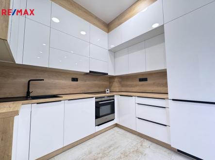 Pronájem bytu, 1+kk, 34 m² obrázek