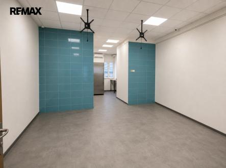 3whatsapp-image-2026-06-25-at-10.52.25.jpeg | Pronájem - obchodní prostor, 44 m²