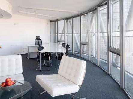 Pronájem - kanceláře, 910 m²