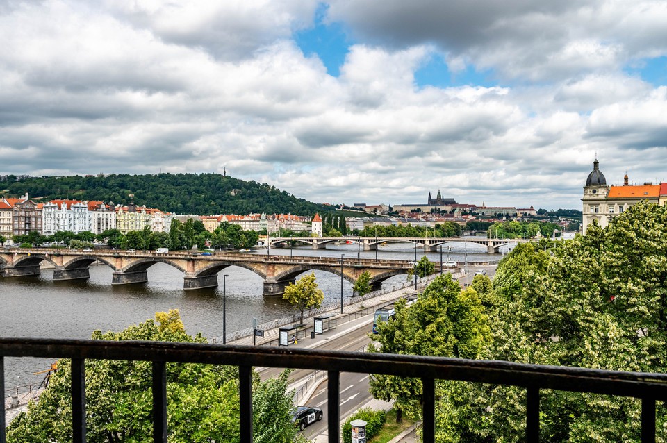 Pronájem luxusního bytu 4+1, 150 m2 + balkon s výhledem na Vltavu, Palackého nám., ul. Dřevná, Nové 