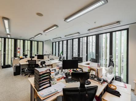 Pronájem - kanceláře, 475 m²