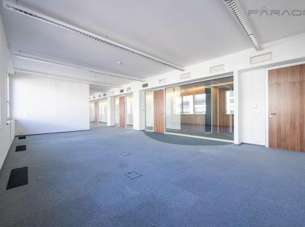 Pronájem - kanceláře, 239 m²
