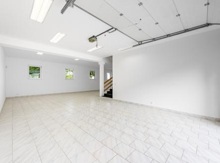 Pronájem - kanceláře, 341 m²