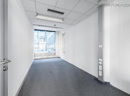 Pronájem - kanceláře, 412 m²