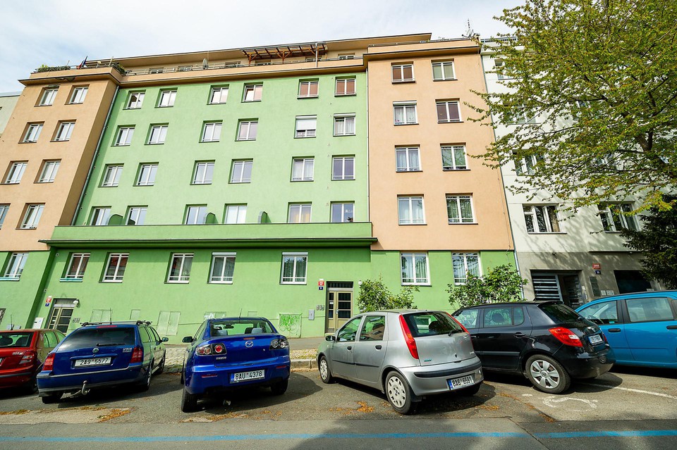 Příjemný byt 1+1, 40,8m2, velká terasa, Hollarovo náměstí