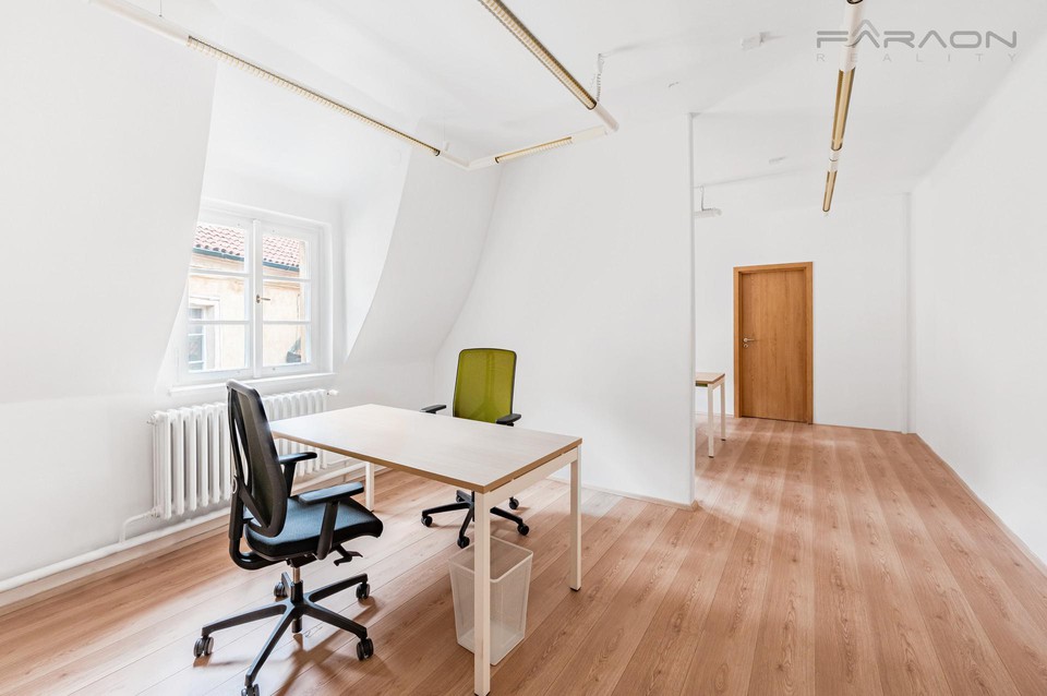 Kancelář (28,5 m2) v historickém centru Prahy k pronájmu