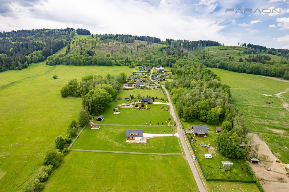 Prodej poloroubené chalupy 156m2, pozemek 4310m2, Podkrkonoší - Horní Brusnice