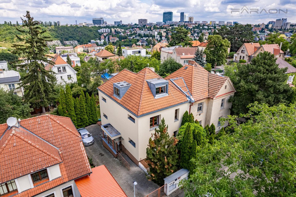 Prodej vilky 6+2 k renovaci Na Dobešce, Praha 4