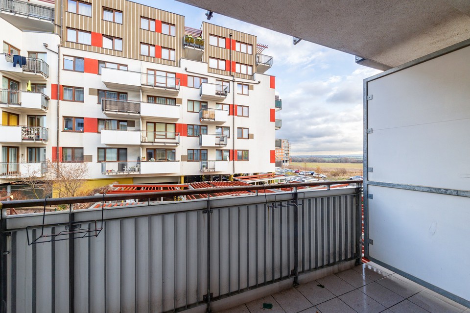 Prodej bytu 2+kk 53 m2 (48 m2 + 5 m2 balkon) s parkovacím stáním, Kryšpínova ul., Praha 10 Dolní Měc