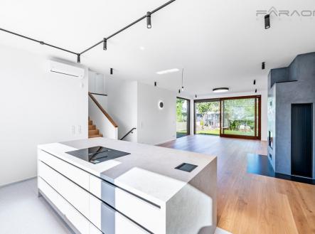 Pronájem - dům/vila, 219 m²