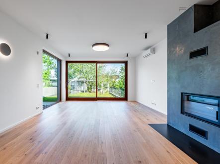 Pronájem - dům/vila, 219 m²