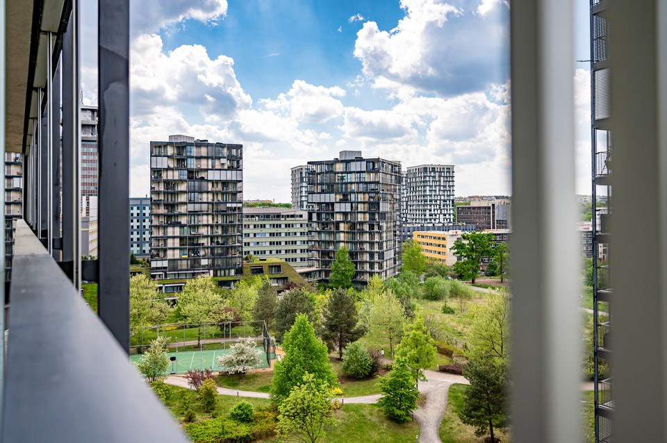 REZERVACE. Pronájem bytu 3+kk (94 m2) s terasou 42 m2 v residenci Central Park na Praze 3