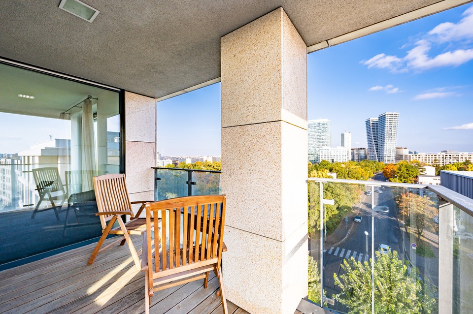  Pronájem luxusního vybaveného bytu 3+kk (106,5m2), 2 parkovací mísa, terasa, Rezidence Kavčí Hory, 