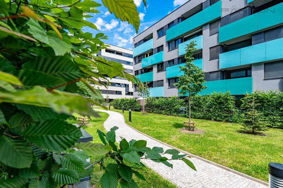 Prodej bytu 3KK, terasa (75m2), parkovací místo, Holešovice , U Průhonu