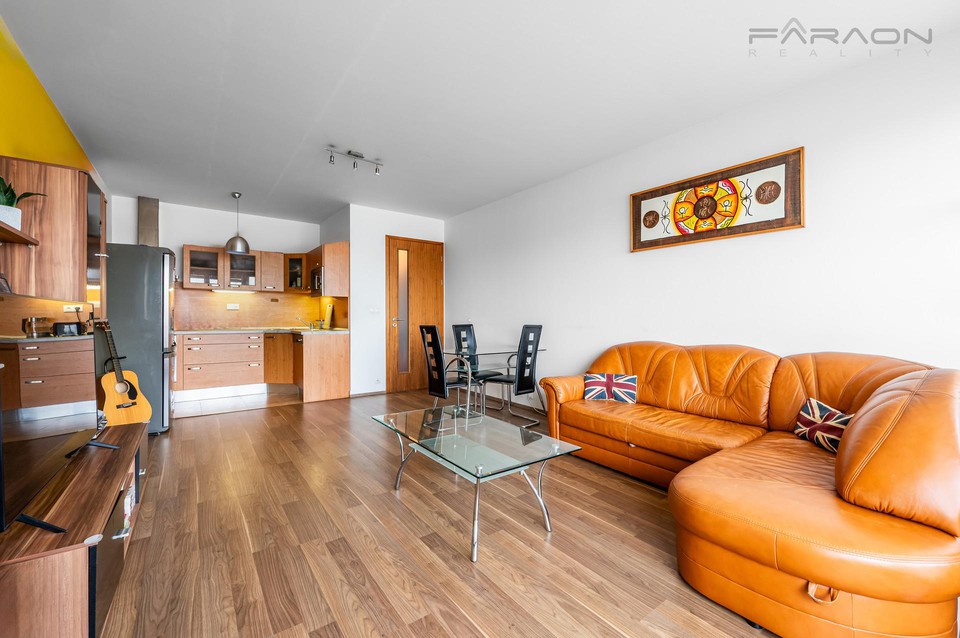 Pronájem vybaveného bytu 2+kk, balkon, parking, sklep, Praha 8, ul. Lhotákova