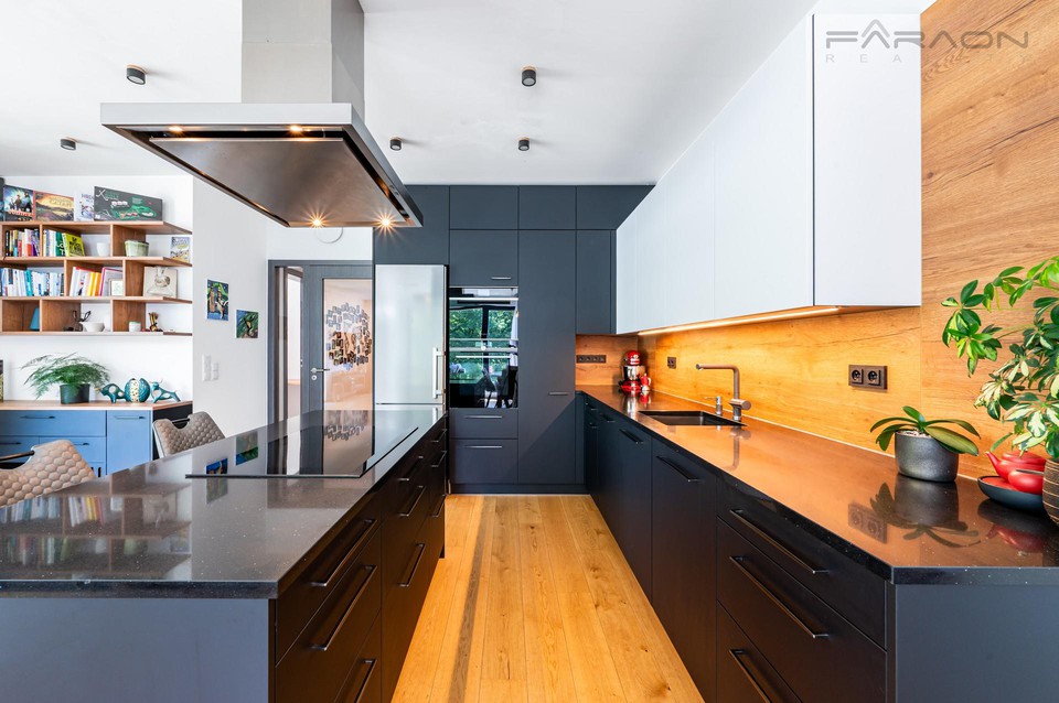 Prodej prémiového bytu 3+kk, 138 m2, terasa, sklep, 2 garážová stání, Praha 5 - Košíře