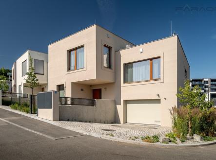 Pronájem - dům/vila, 182 m²