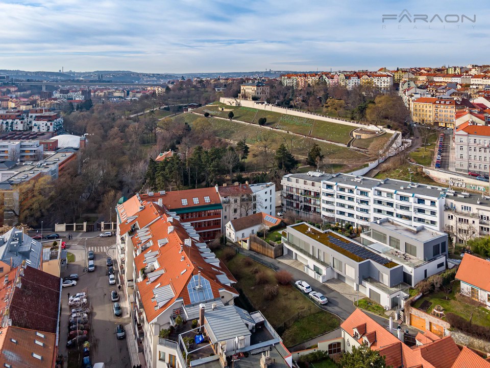 Prodej stavebního pozemku (388m2),  Praha - Vršovice 